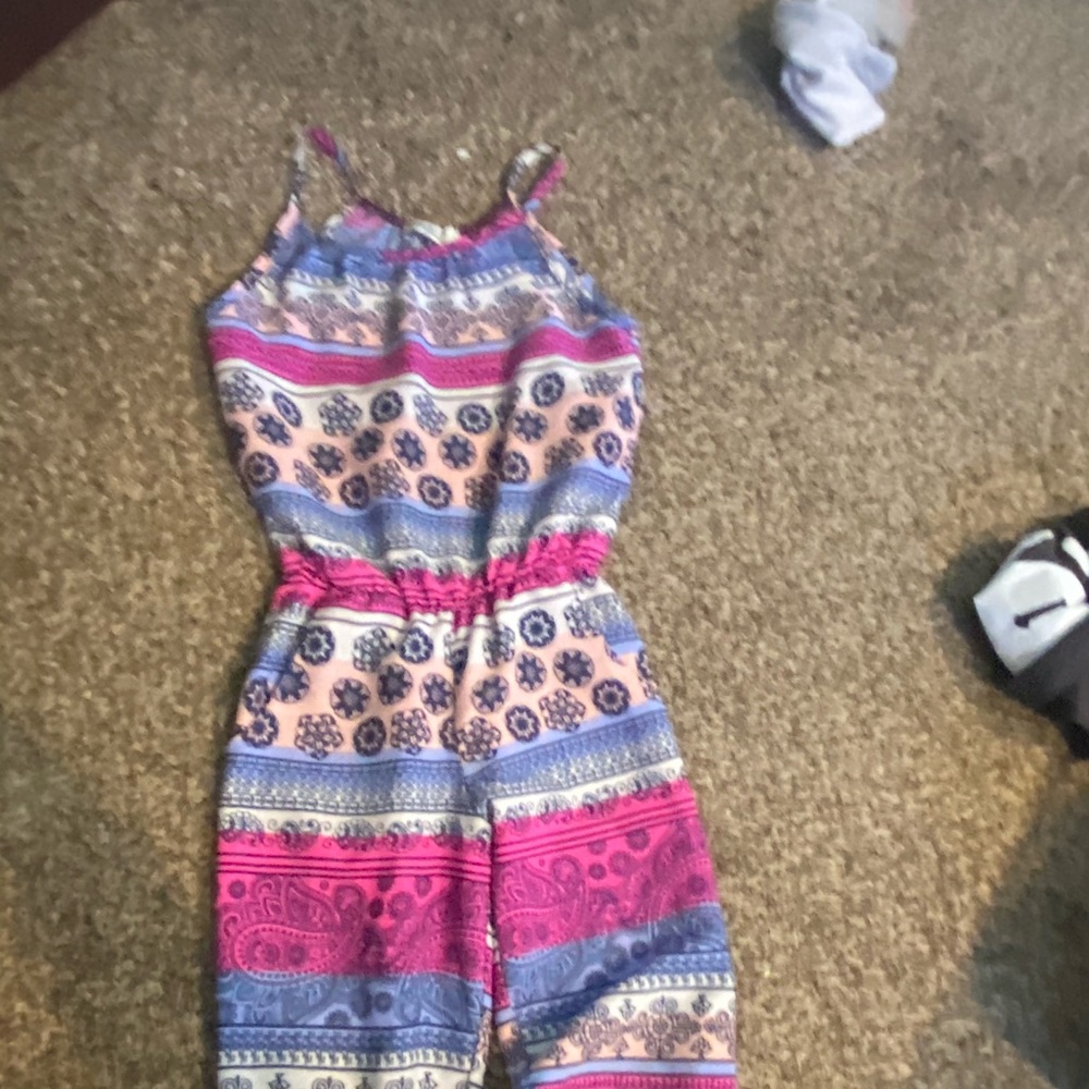 Sleeveless light pants romper